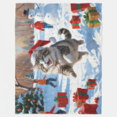 Sibirische Katze läuft im Schnee mit Weihnachtsmüt Fleecedecke (Vorderseite)