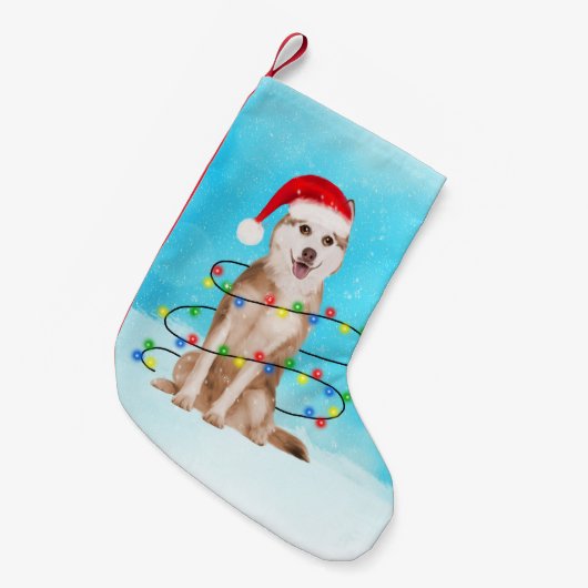 Sibirischer Husky-Hund im Schnee mit Weihnachtsman Kleiner Weihnachtsstrumpf (Vorderansicht (hängend))