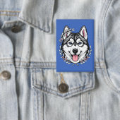 Sibirischer Husky-Hund und Berglorbeerblüte Button (Insitu)