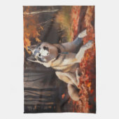 Sibirischer Husky im Herbstausfall Inspiriert Geschirrtuch (Vertikal)