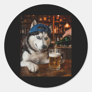 Sibirischer Husky trinkt Bier Lustiges Hunde-Meme Runder Aufkleber