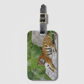 Sibirischer Tiger Relaxen auf einem Felsen Gepäckanhänger (Vorderseite Vertikal)