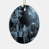 Sich fortbewegender DamenRoundhouse Rosies Erster Keramikornament (Rechts)