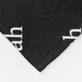Sich wiederholendes Namens- oder Wortmuster Schwar Fleecedecke (Ecke)