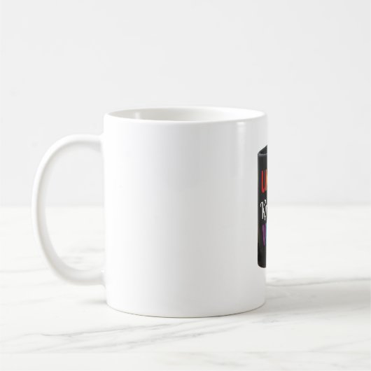 Sicher, hier ist ein Kaffee-Tasse-Design mit dem T Kaffeetasse (Links)