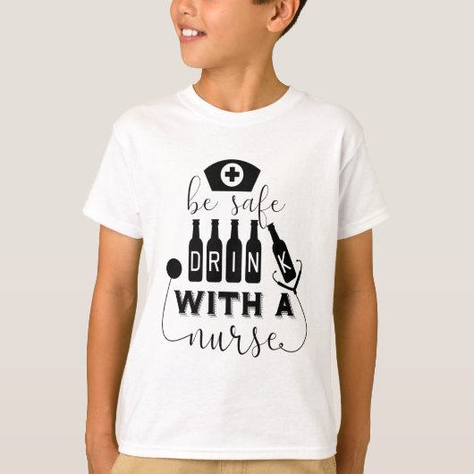 Sicher trinken mit einer Krankenschwester T-Shirt (Vorderseite)