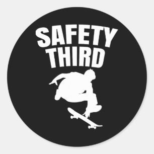 Sicherheit an letzter Stelle Skateboarding Lustig  Runder Aufkleber