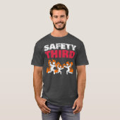 Sicherheit Dritter Funny Firewalls Sicherheit Drit T-Shirt (Vorne ganz)