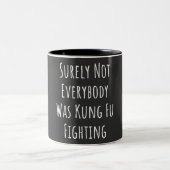 Sicherlich kämpften nicht alle gegen Kung Fu Zweifarbige Tasse (Mittel)