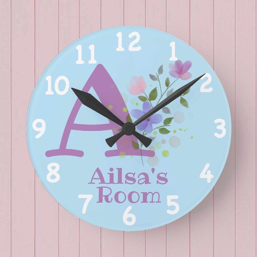 Sichern eines Blumendesigns mit Name & Initial Runde Wanduhr