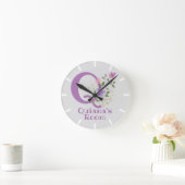 Sichern eines Blumendesigns mit Name & Initial Runde Wanduhr (Zuhause)