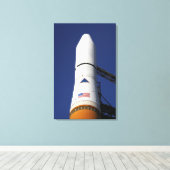 Sicht auf den Nasenkegel der Delta-IV-Rakete Leinwanddruck (Insitu (Holzboden))