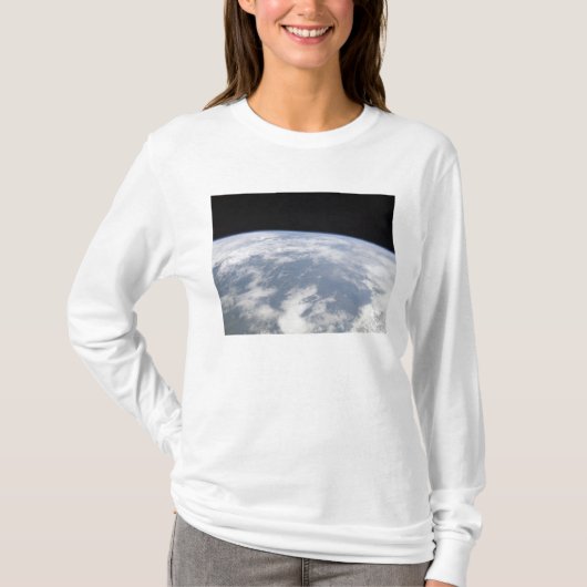 Sicht auf den Planeten Erde vom Weltraum T-Shirt (Vorderseite)