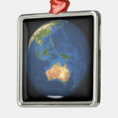 Sicht auf die ganze Erde mit Indonesien, Ozean Silbernes Ornament (Links)