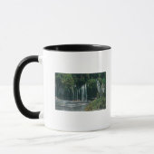 Sicht auf die Mossbrae FallsShasta Springs, CA Tasse (Links)