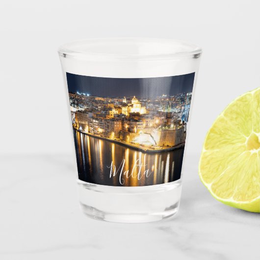 Sicht auf drei Städte in Malta nachts Schnapsglas (Vorderseite)