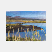 Sicht auf Saudarkrokur und Skagafjordur, Island Fleecedecke (Vorderseite (Horizontal))