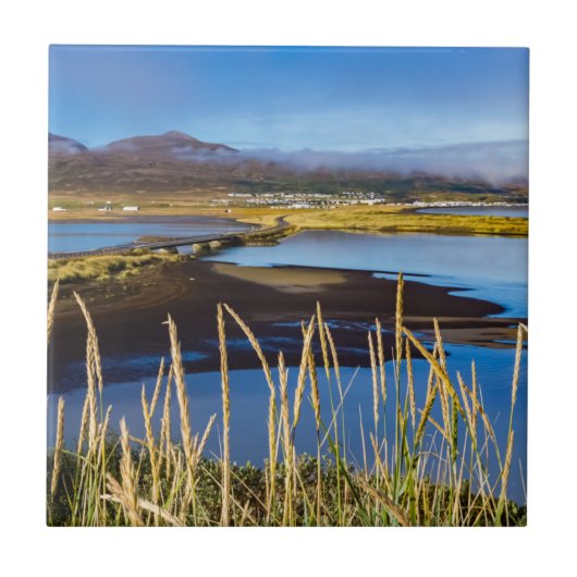 Sicht auf Saudarkrokur und Skagafjordur, Island Fliese (Vorderseite)