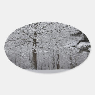 Sicht auf Wälder Ovaler Aufkleber