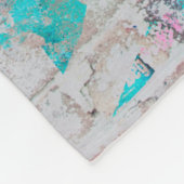 Sichtbare Wand aus verwittertem Backstein mit abge Fleecedecke (Ecke)