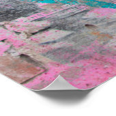 Sichtbare Wand aus verwittertem Backstein mit abge Poster (Ecke)