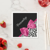 Sichtbarer dunkelrosa Glattleopard-Druck mit Name Serviette (Beispiel)