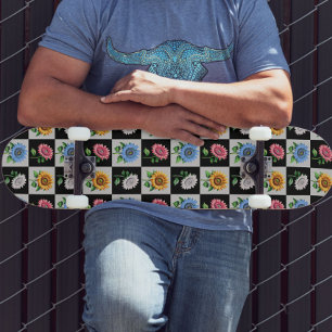 Sichtbares mehrfarbiges Blumendesign Skateboard
