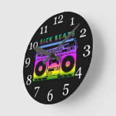 Sick Beats 80's Stereo Runde Wanduhr (Winkel)