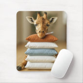 Sick Giraffe On Bed Pillow Stack Mousepad (Mit Mouse)