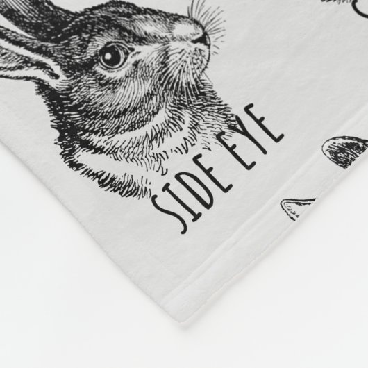 Side Eye Funny Bunny Fleecedecke (Ecke)