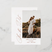 Side Script Minimalistisch Modernes Foto Hochzeit Folie Einladungspostkarte (Vorderseite/Rückseite)
