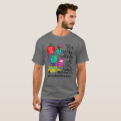 Sie arbeitet bereitwillig mit ihrem Vorschullehrer T-Shirt (Vorne ganz)