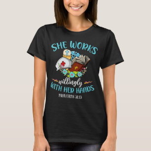 Sie arbeitet bereitwillig mit ihren Handsprichwört T-Shirt