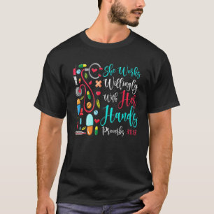 Sie arbeitet bereitwillig mit ihrer Krankenschwest T-Shirt