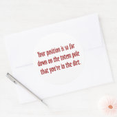 Sie befinden sich am unteren Ende des Totempfänger Runder Aufkleber (Umschlag)