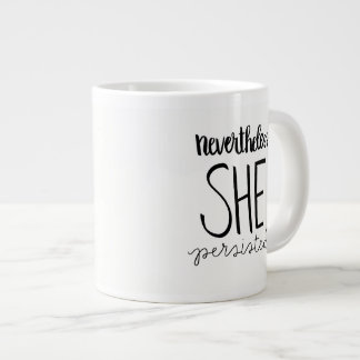 Sie behielt die Jumbo-Tasse bei