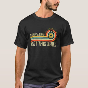 Sie bekam einen Ring, ich bekam dieses Retro-Party T-Shirt