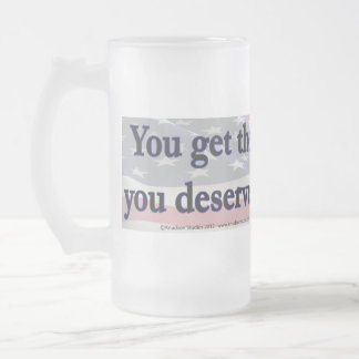 Sie bekommen das Land, das Sie verdienen, indem Si Mattglas Bierglas