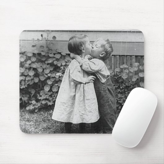 Sie bekommt den Penny, er bekommt den Kuss Mousepad (Mit Mouse)