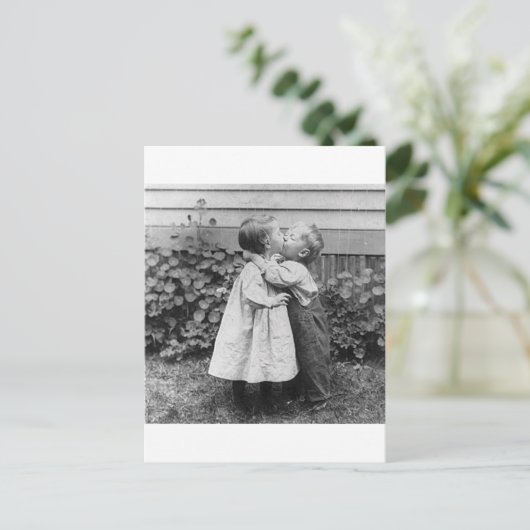 Sie bekommt den Penny, er bekommt den Kuss Postkarte (Stehend Vorderseite)