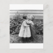 Sie bekommt den Penny, er bekommt den Kuss Postkarte (Vorderseite)