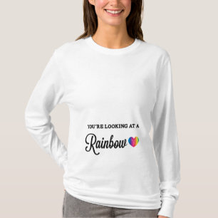 Sie betrachten ein Regenbogen-Baby-Herz T-Shirt