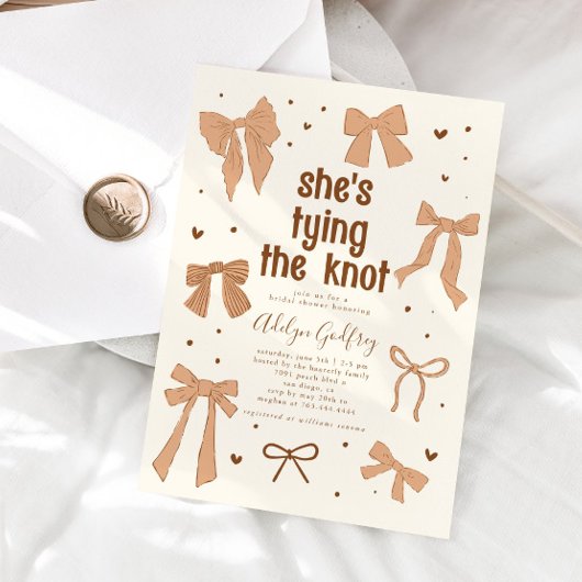 Sie bindet das Brautparty des Knot-Beige-Bows Einladung