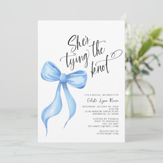 Sie bindet das Brautparty des "Knot Blue Bow" Einladung (Stehend Vorderseite)