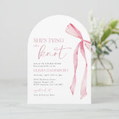 Sie bindet das Brautparty des "Knot Coquette Bow" Einladung (Stehend Vorderseite)