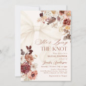 Sie bindet das Brautparty des Knot Fall Floral Bow Einladung (Vorderseite)