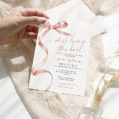 Sie bindet das Brautparty des Knot-Mocha-Bows Einladung