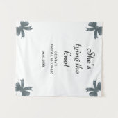 Sie bindet das Brautparty des Knotens an den Hinte Wandteppich (Vorderseite (Horizontal))