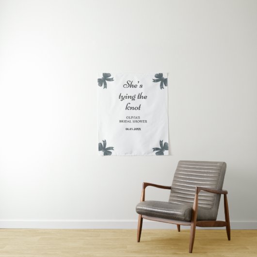 Sie bindet das Brautparty des Knotens an den Hinte Wandteppich (Beispiel)