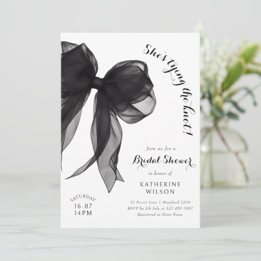 Sie bindet das Brautparty des Knotens Black Bow Einladung (Stehend Vorderseite)